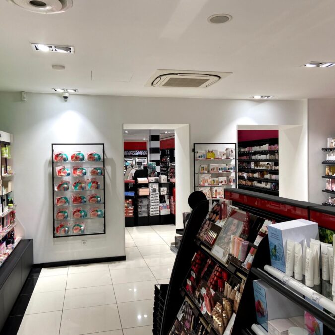 Mise en peinture d&#8217;un magasin de cosmétique. Rixheim 4