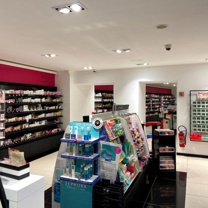 Mise en peinture d&#8217;un magasin de cosmétique. Riedisheim 3