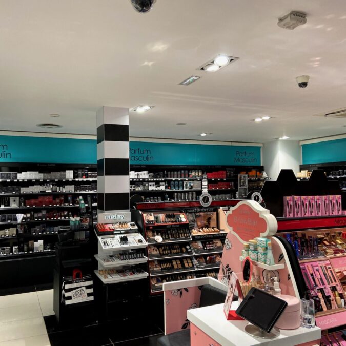 Mise en peinture d&#8217;un magasin de cosmétique. Illzach 2